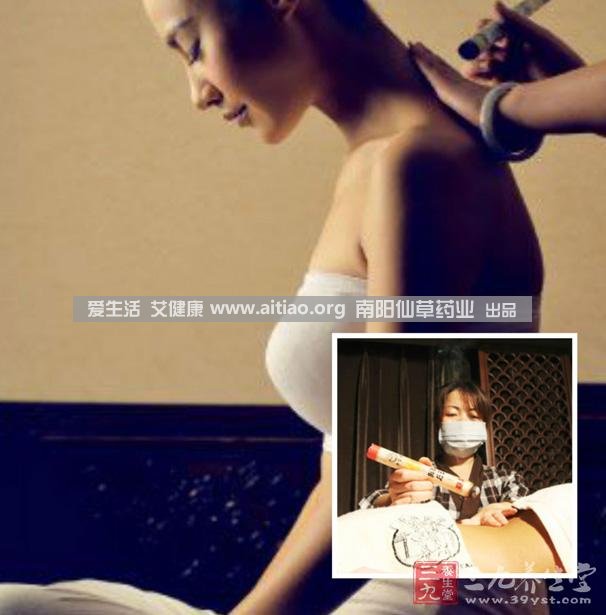 足三里穴是位于外膝的下3寸、脛骨外側一橫指左右的位置，艾灸10-15分鐘即可，需堅持一段時間，很快可以看到祛濕的效果。